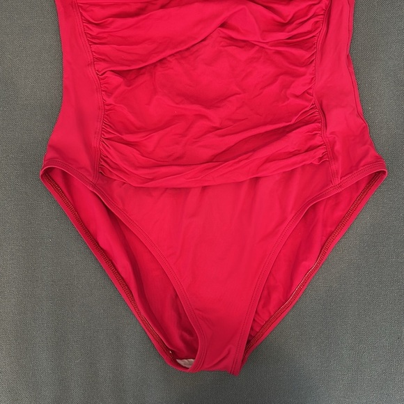 La Blanca Red Classic One Piece Swimsuit - Picture 3 of 8
